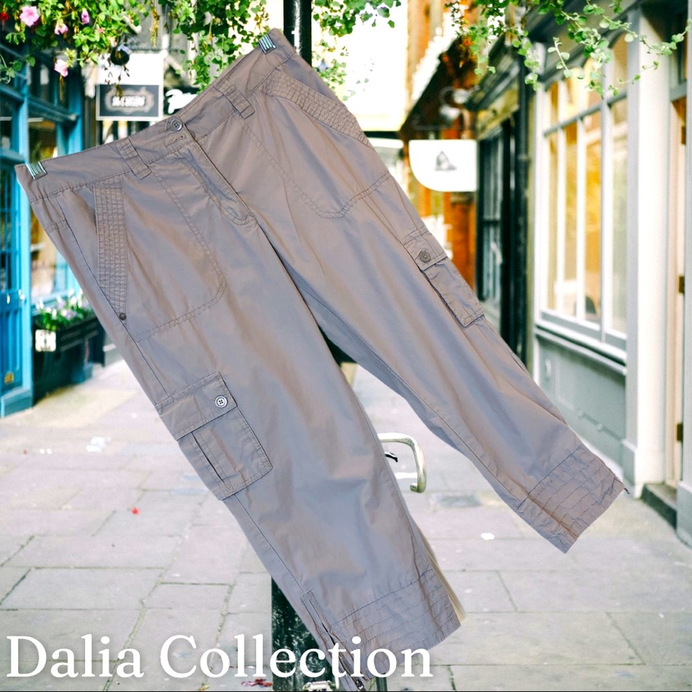 EUC DALIA COLLECTION Women's Casual Capris